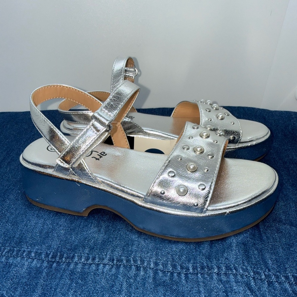 Girl’s Silver Platform Sandals Art Class Pearl & Silver Studs